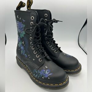 Dr. Martens Sz 7 boots 1490 Black Blue Mystic Floral Boho Whimsigoth Goth New